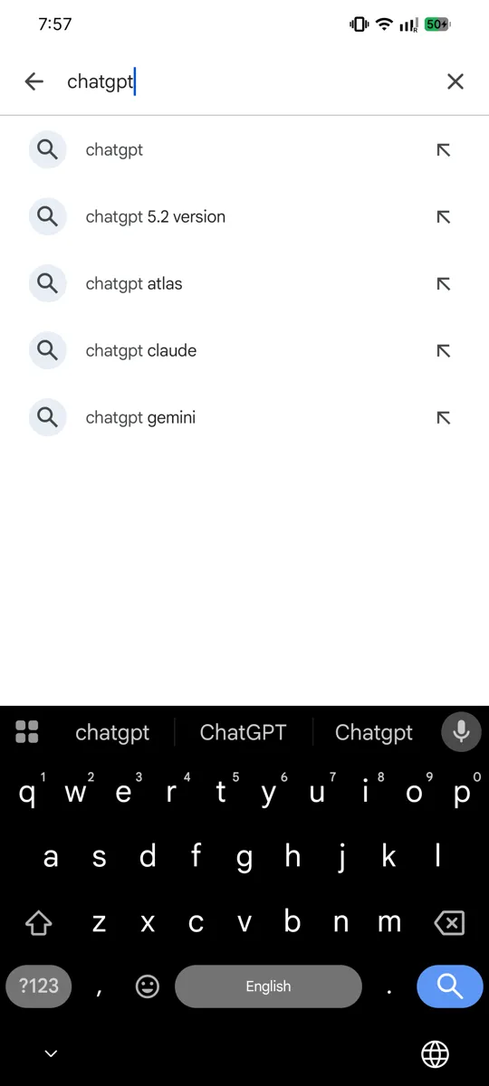Play Store चा सर्च बार ज्यात "chatgpt" टाइप केलेले आहे, आणि भिंगाचा सर्च बटण ठळक केलेला आहे.