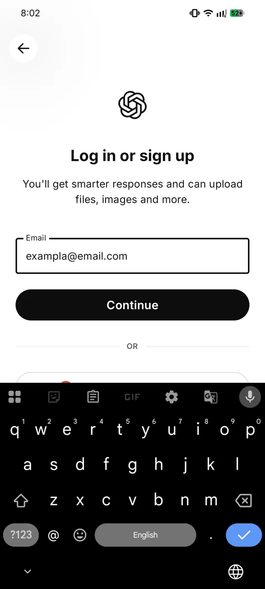 Sign up स्क्रीन ज्यात एक ईमेलचा रकाना आणि एक पासवर्डचा रकाना आहे, आणि उदाहरण म्हणून काही टाइप केलेले आहे.
